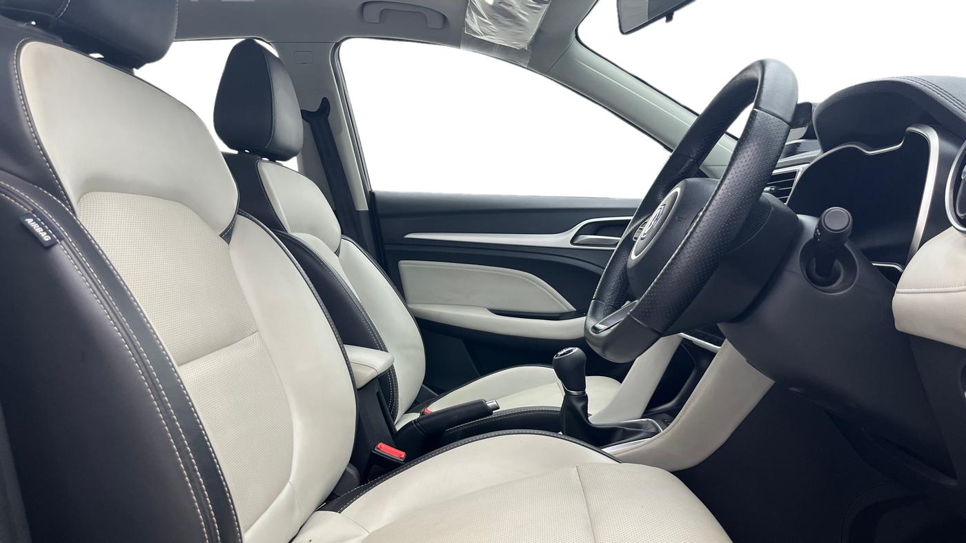 2023 MG ASTOR SHARP 1.5 MT, Petrol, Manual, 18,273 km, Right Side Front Door Cabin