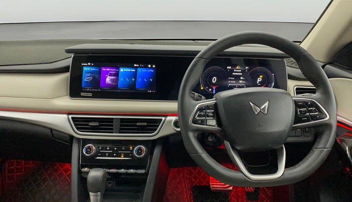2022 Mahindra XUV700 AX 7 P AT 7 STR, Petrol, Automatic, 53,385 km, Steering Wheel Close Up