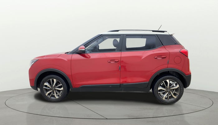 2021 Mahindra XUV300 W8(O) 1.2 PETROL DUAL TONE, Petrol, Manual, 49,232 km, Left Side