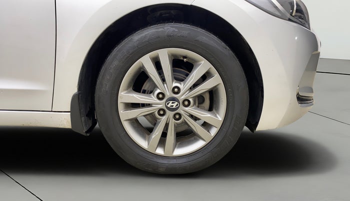 2017 Hyundai New Elantra 2.0 SX AT PETROL, Petrol, Automatic, 51,814 km, Right Front Wheel