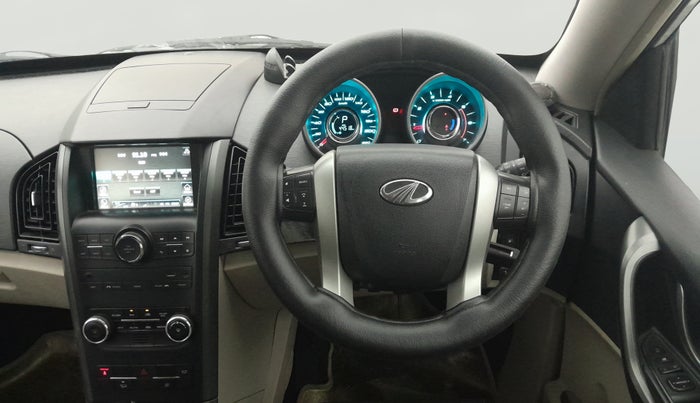 2016 Mahindra XUV500 W6 AT 1.99, Diesel, Automatic, 44,518 km, Steering Wheel Close Up