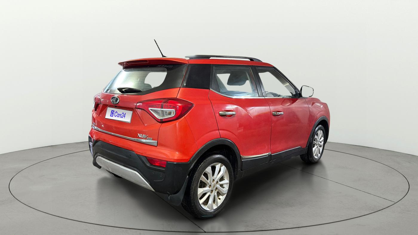 2019 Mahindra XUV300 W8 1.2 PETROL, Petrol, Manual, 1,06,801 km, Right Back Diagonal