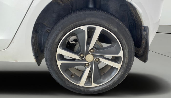 2022 Tata ALTROZ XZ PETROL, Petrol, Manual, 42,656 km, Left Rear Wheel