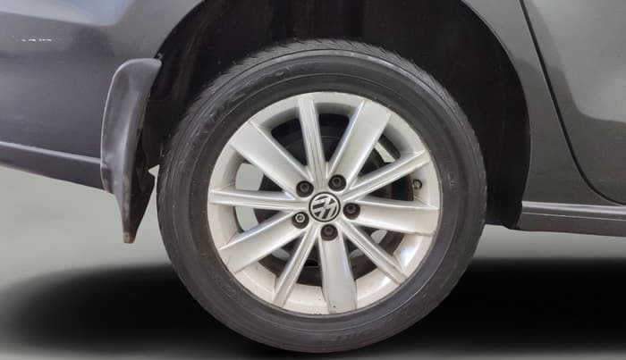 2015 Volkswagen Vento HIGHLINE 1.5 AT, Diesel, Automatic, 1,43,813 km, Right Rear Wheel