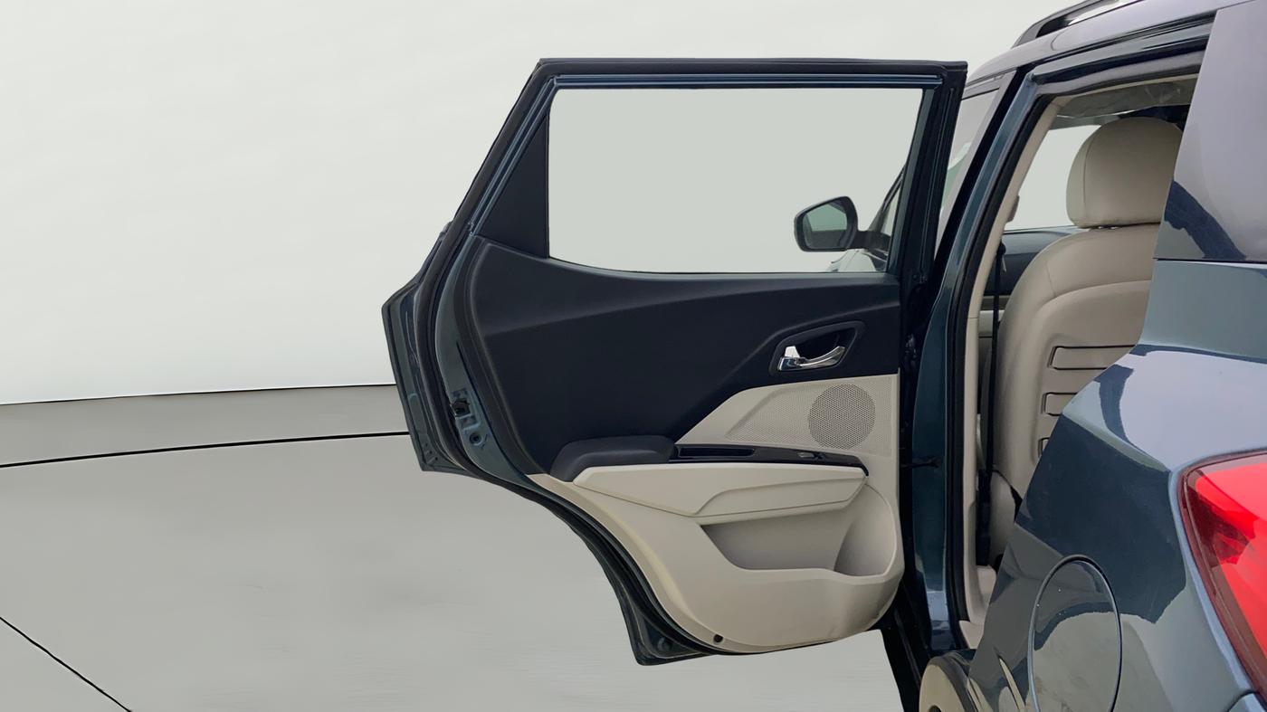 2021 Mahindra XUV300 W8 (O) 1.2 PETROL AMT, CNG, Automatic, 42,652 km, LHS Rear Door
