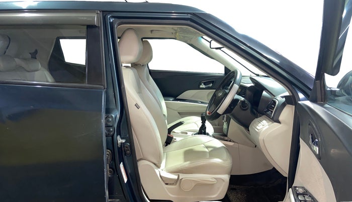 2019 Mahindra XUV300 W8 (O) 1.5 DIESEL, Diesel, Manual, 84,648 km, Right Side Front Door Cabin