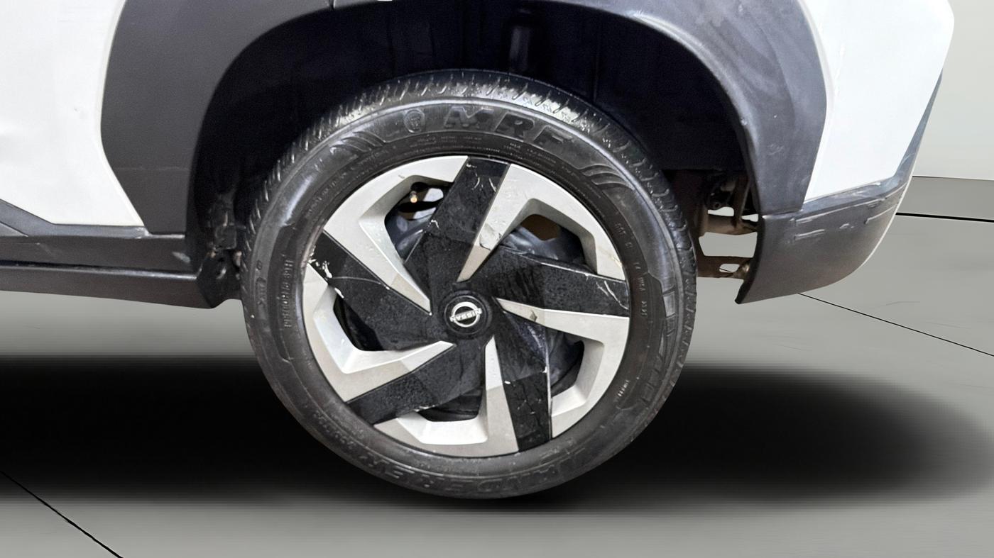 2021 Nissan MAGNITE XL, Petrol, Manual, 30,813 km, Left Rear Wheel