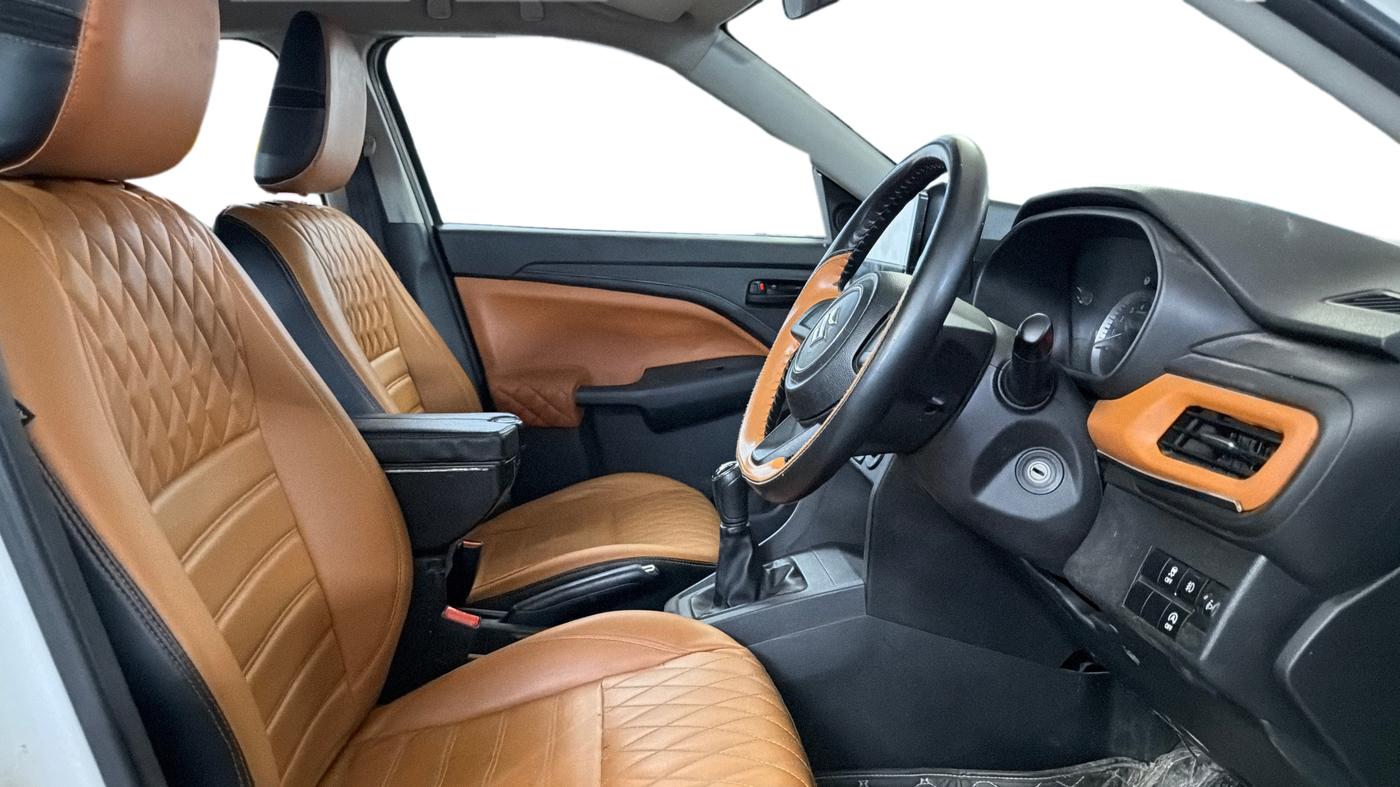 2023 Maruti BREZZA LXI SMART HYBRID, Petrol, Manual, 41,844 km, Right Side Front Door Cabin