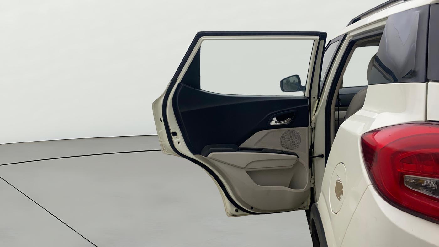 2021 Mahindra XUV300 W8 (O) 1.5 DIESEL AMT, Diesel, Automatic, 1,23,050 km, LHS Rear Door