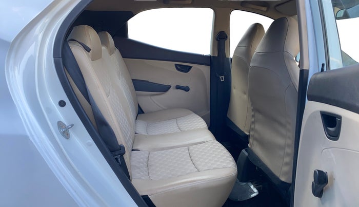 2017 Hyundai Eon MAGNA +, Petrol, Manual, 73,434 km, Right Side Rear Door Cabin