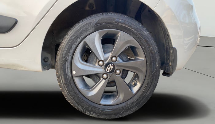 2018 Hyundai Grand i10 SPORTZ 1.2 KAPPA VTVT DUAL TONE, Petrol, Manual, 1,19,801 km, Left Rear Wheel