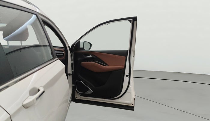 2023 MG HECTOR PLUS SHARP PRO 1.5 PETROL TURBO CVT 7 STR, Petrol, Automatic, 22,912 km, RHS Front Door