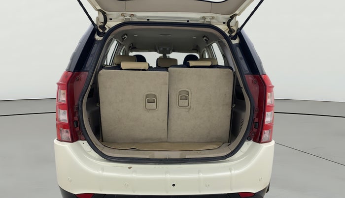 2017 Mahindra XUV500 W6, Diesel, Manual, 1,49,587 km, Boot Open Zoomed View