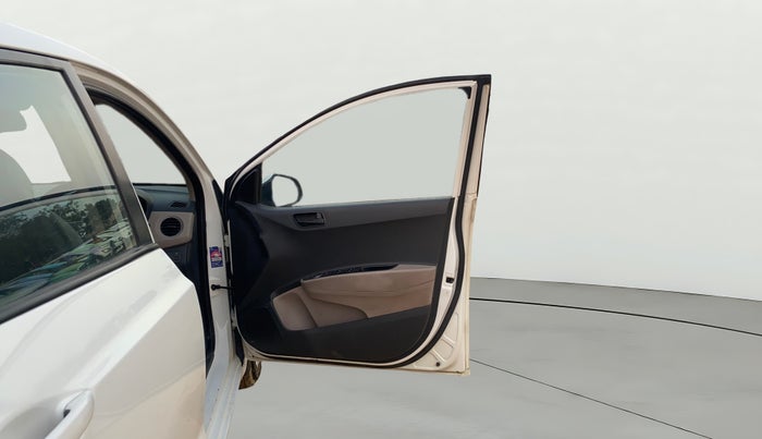 2017 Hyundai Xcent E+, Petrol, Manual, 69,046 km, RHS Front Door