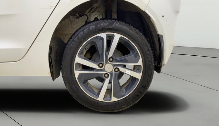 2024 Tata ALTROZ XZA + SUNROOF, Petrol, Automatic, 5,572 km, Left Rear Wheel