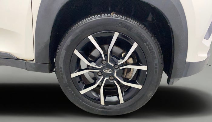 2017 Mahindra Kuv100 K8 6 STR, Petrol, Manual, 12,171 km, Right Front Wheel