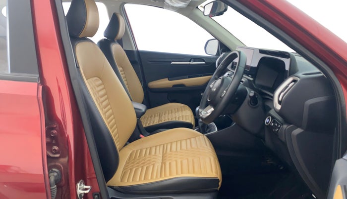 2024 KIA SONET HTX PLUS 1.5 DIESEL IMT, Diesel, Manual, 30,735 km, Right Side Front Door Cabin