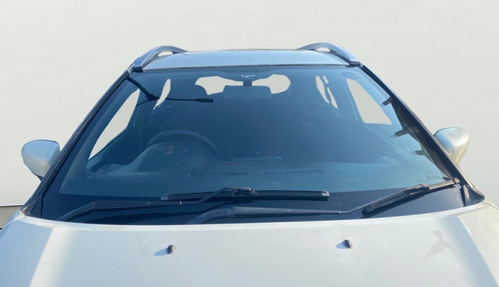 2019 Nissan Kicks XV 1.5, Petrol, Manual, 70,782 km, Front Windshield