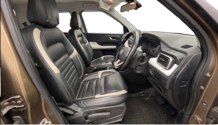 2021 Tata PUNCH CREATIVE AMT 1.2 RTN DUAL TONE, Petrol, Automatic, 29,576 km, Right Side Front Door Cabin