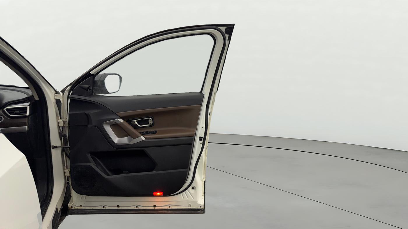 2021 Tata Harrier XZA PLUS 2.0L, Diesel, Automatic, 72,986 km, RHS Front Door
