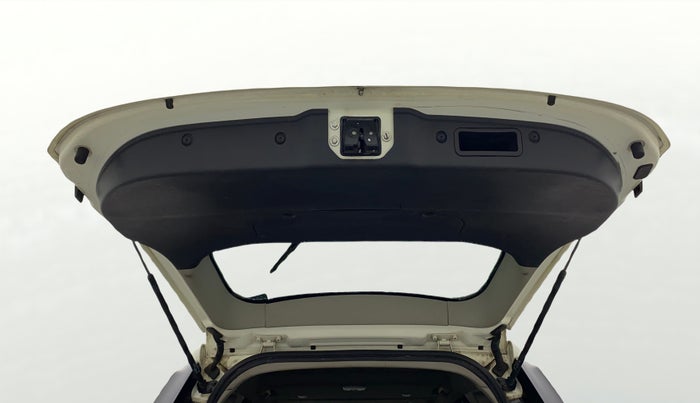 2019 Mahindra XUV500 W9, Diesel, Manual, 66,370 km, Boot Door Open