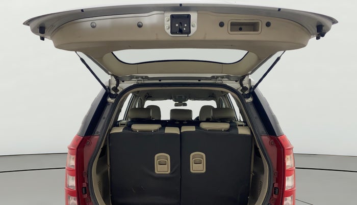 2017 Mahindra XUV500 W6 AT, Diesel, Automatic, 57,612 km, Boot Door Open