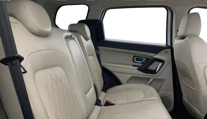 2022 Tata Safari XZ PLUS GOLD, Diesel, Manual, 47,279 km, Right Side Rear Door Cabin