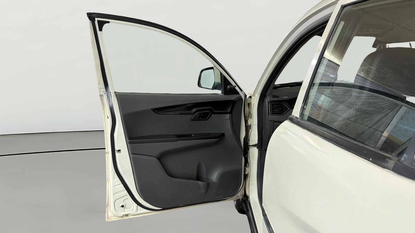 2019 Mahindra KUV 100 NXT K4+ P 6 STR, Petrol, Manual, 47,786 km, LHS Front Door