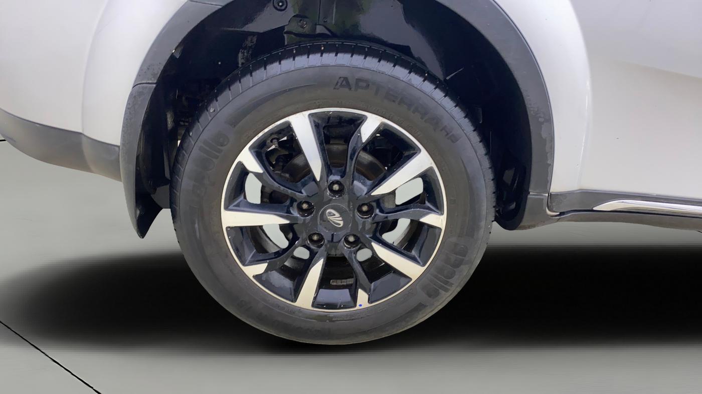 2019 Mahindra XUV500 W11, Diesel, Manual, 1,08,000 km, Right Rear Wheel