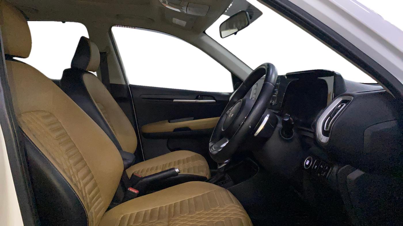 2024 KIA SONET 	 HTX 1.0 TURBO DCT, Petrol, Automatic, 16,664 km, Right Side Front Door Cabin