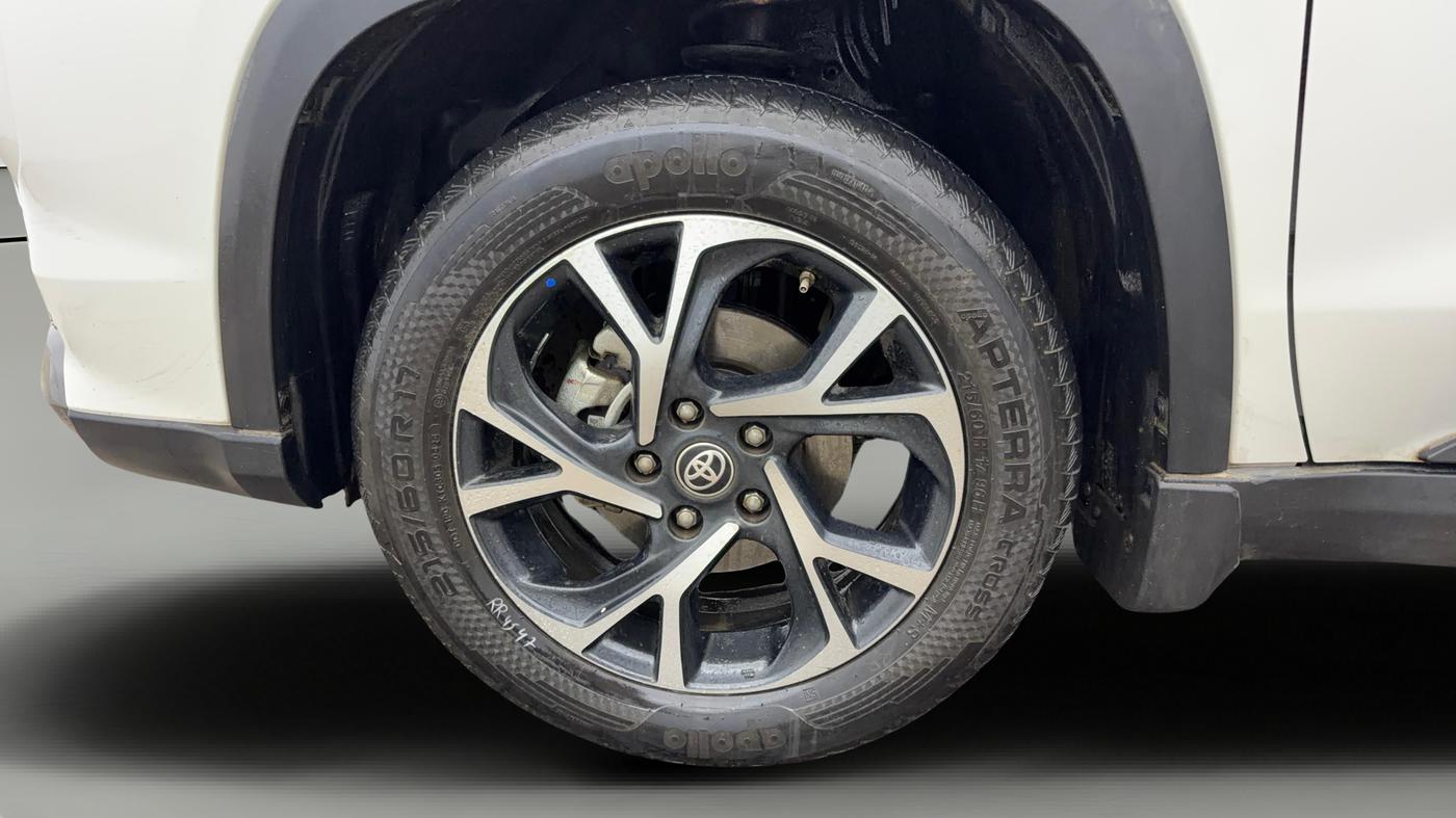 2024 Toyota URBAN CRUISER HYRYDER V HYBRID, Hybrid, Automatic, 30,657 km, Left Front Wheel