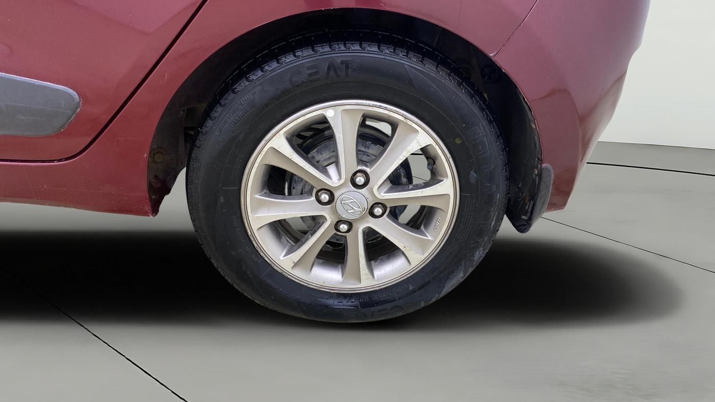 2016 Hyundai Grand i10 ASTA (O) AT 1.2 KAPPA VTVT, CNG, Automatic, 1,17,677 km, Left Rear Wheel