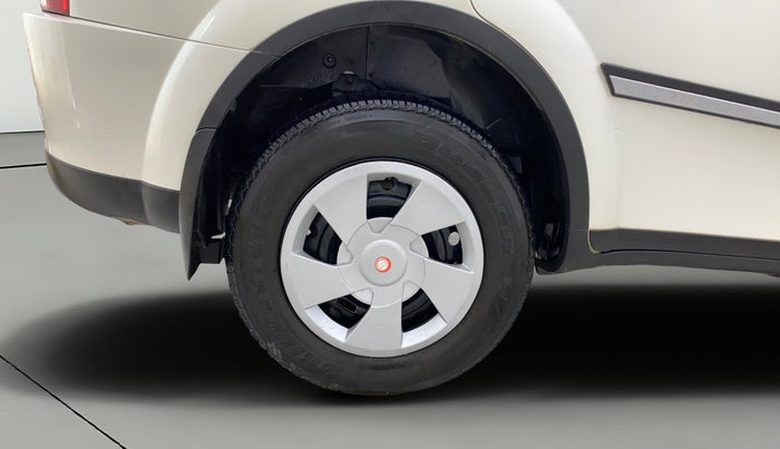 2017 Mahindra XUV500 W6, Diesel, Manual, 99,388 km, Right Rear Wheel