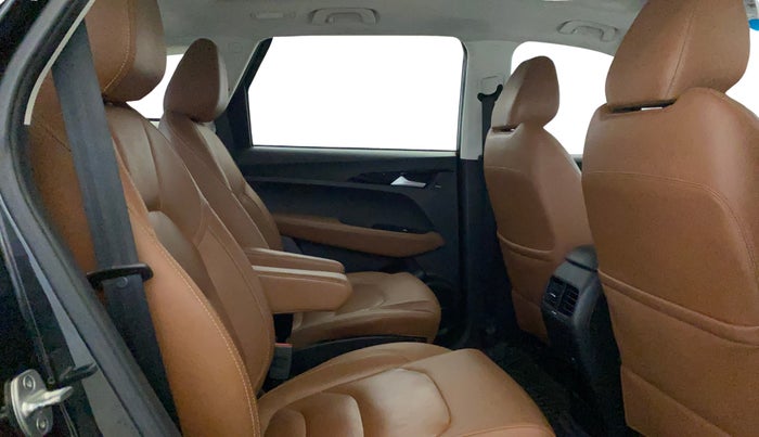 2021 MG HECTOR PLUS SHARP 1.5 PETROL TURBO CVT 6-STR, Petrol, Automatic, 1,14,945 km, Right Side Rear Door Cabin