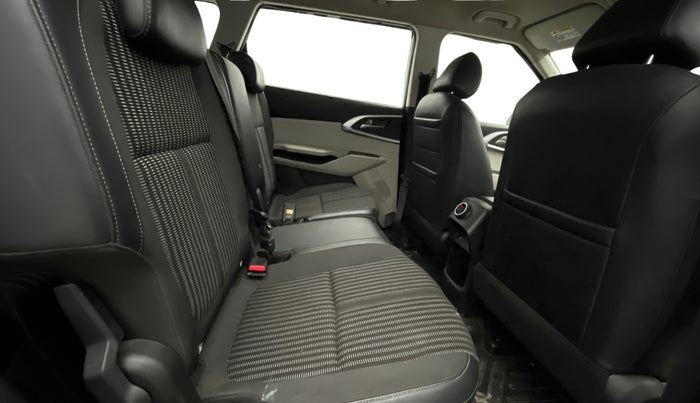 2023 KIA CARENS  PRESTIGE PLUS 1.5 TURBO PETROL DCT 7 STR, Petrol, Automatic, 1,09,018 km, Right Side Rear Door Cabin