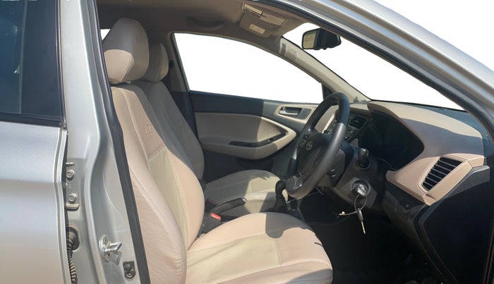 2016 Hyundai Elite i20 MAGNA 1.2, Petrol, Manual, 53,399 km, Right Side Front Door Cabin