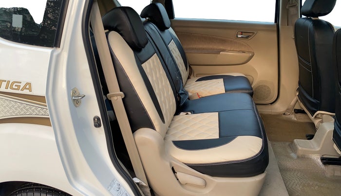 2015 Maruti Ertiga VDI, Diesel, Manual, 74,673 km, Right Side Rear Door Cabin