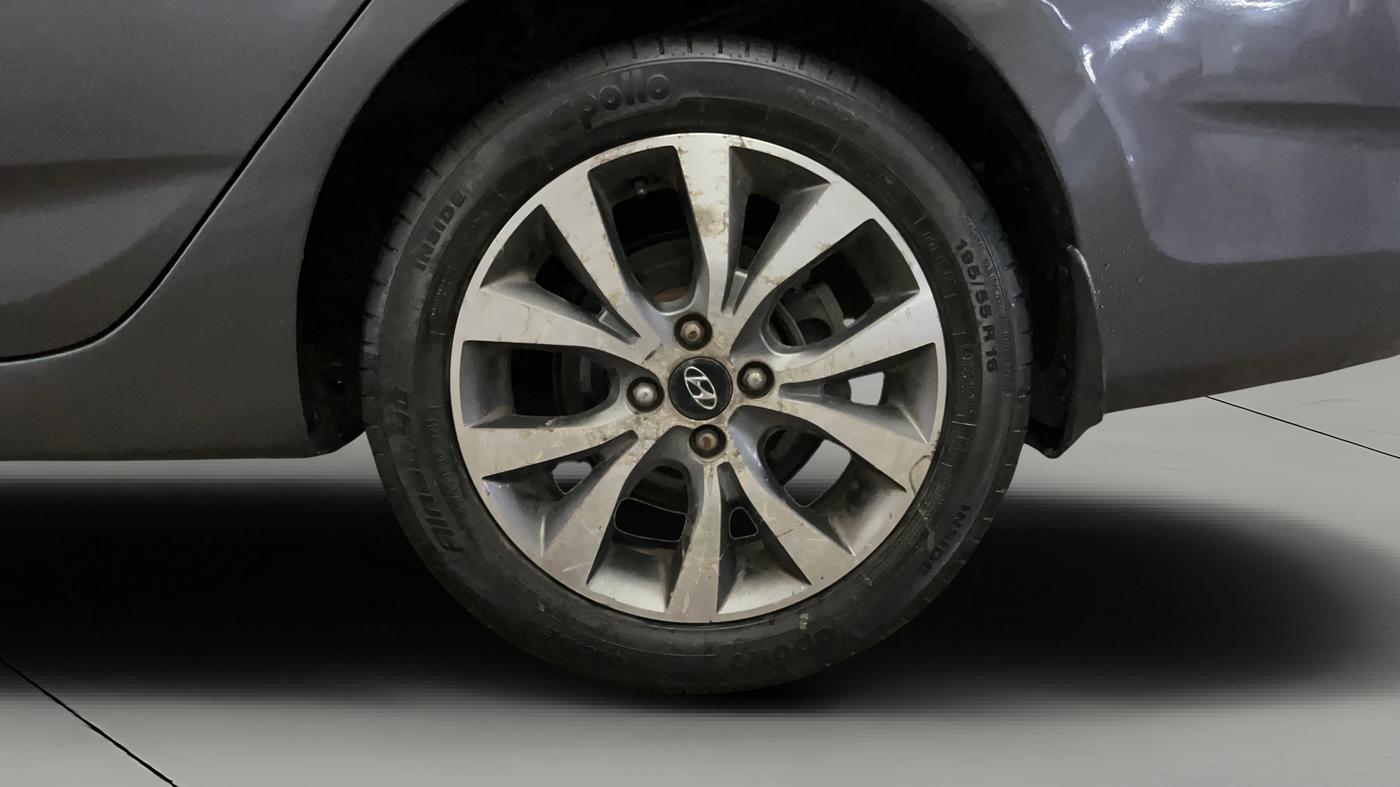 2014 Hyundai Verna FLUIDIC 1.6 VTVT SX AT, Petrol, Automatic, 27,848 km, Left Rear Wheel