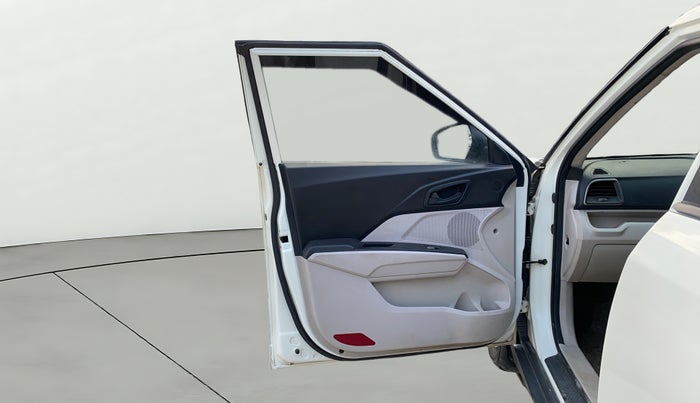 2021 Mahindra XUV300 W6 1.2 PETROL, Petrol, Manual, 89,530 km, LHS Front Door