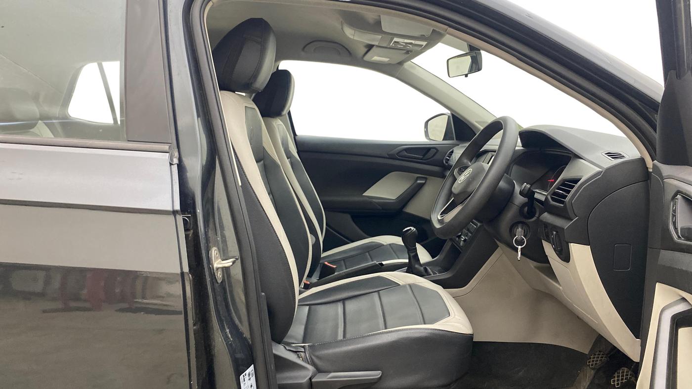 2022 Volkswagen TAIGUN COMFORTLINE 1.0 TSI MT, Petrol, Manual, 26,608 km, Right Side Front Door Cabin