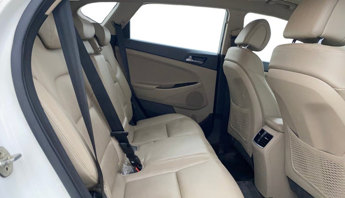 2018 Hyundai Tucson 2WD AT GL DIESEL
, Diesel, Automatic, 1,44,084 km, Right Side Rear Door Cabin