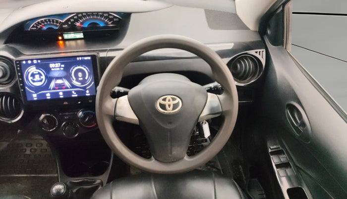 2014 Toyota Etios CROSS 1.2 G, Petrol, Manual, 78,066 km, Steering Wheel Close Up