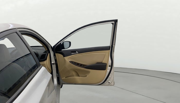 2016 Hyundai Verna 1.6 VTVT SX, Petrol, Manual, 38,980 km, RHS Front Door