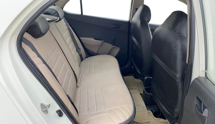 2015 Hyundai Xcent BASE 1.2, CNG, Manual, 1,28,390 km, Right Side Rear Door Cabin