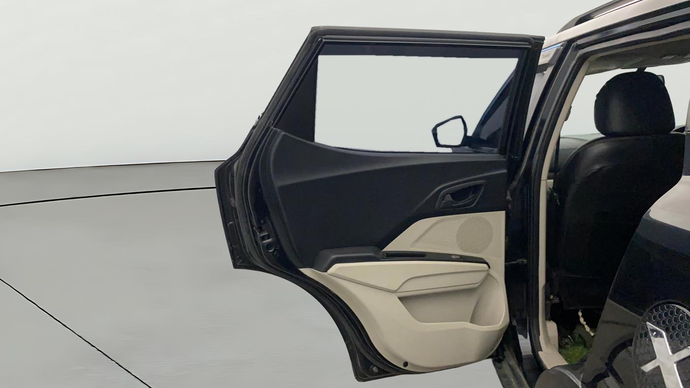 2023 Mahindra XUV300 W6 1.5 Diesel, Diesel, Manual, 51,147 km, LHS Rear Door