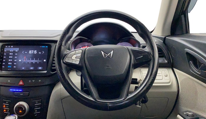 2023 Mahindra XUV300 W4 1.2 PETROL, Petrol, Manual, 52,472 km, Steering Wheel Close Up