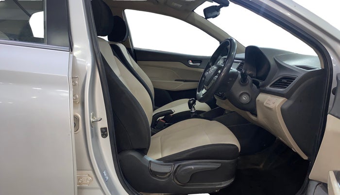 2017 Hyundai Verna 1.6 CRDI SX, Diesel, Manual, 1,40,501 km, Right Side Front Door Cabin