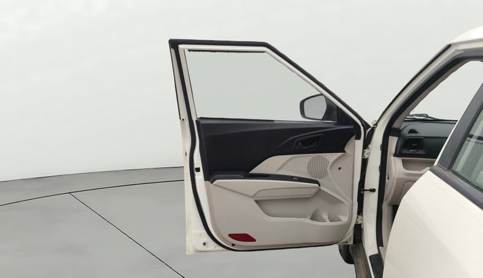 2022 Mahindra XUV300 W6 1.2 PETROL AMT, Petrol, Automatic, 36,886 km, LHS Front Door