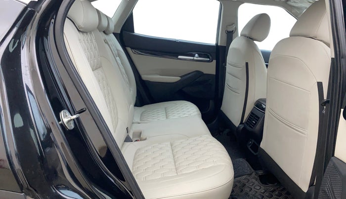 2020 KIA SELTOS HTX 1.5 PETROL, Petrol, Manual, 1,07,498 km, Right Side Rear Door Cabin