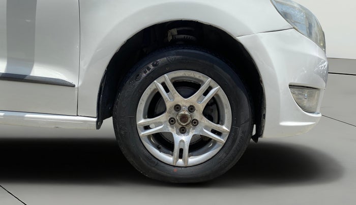 2013 Skoda Rapid AMBITION 1.6 MPI AT, Petrol, Automatic, 76,221 km, Right Front Wheel